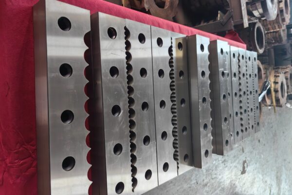 Gantry scissor blades